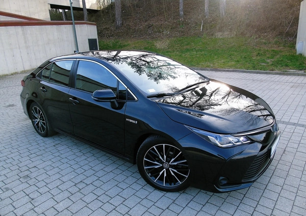 Toyota Corolla cena 76700 przebieg: 83000, rok produkcji 2019 z Chełmża małe 301